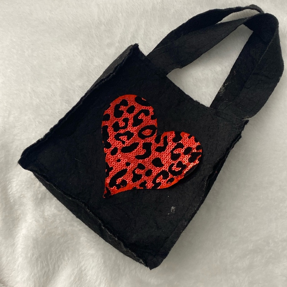 Sequin read heart black mini tote bag